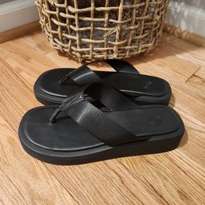 Urban Outfiters black platform slides sz 9